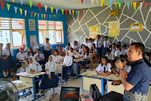 BNN Kabupaten Bolaang Mongondow Sosialisasikan Bahaya Penyalahgunaan Narkoba di SMP Negeri 5 Lolak