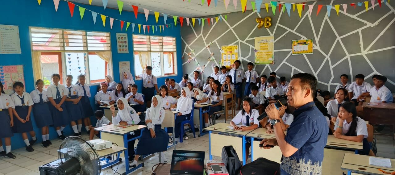 BNN Kabupaten Bolaang Mongondow Sosialisasikan Bahaya Penyalahgunaan Narkoba di SMP Negeri 5 Lolak BNN Kabupaten Bolaang Mongondow Sosialisasikan Bahaya Penyalahgunaan Narkoba di SMP Negeri 5 Lolak