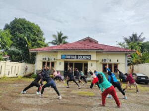 Olahraga Senam Zumba di Lingkungan BNN Kab. Bolmong Olahraga Senam Zumba di Lingkungan BNN Kab. Bolmong