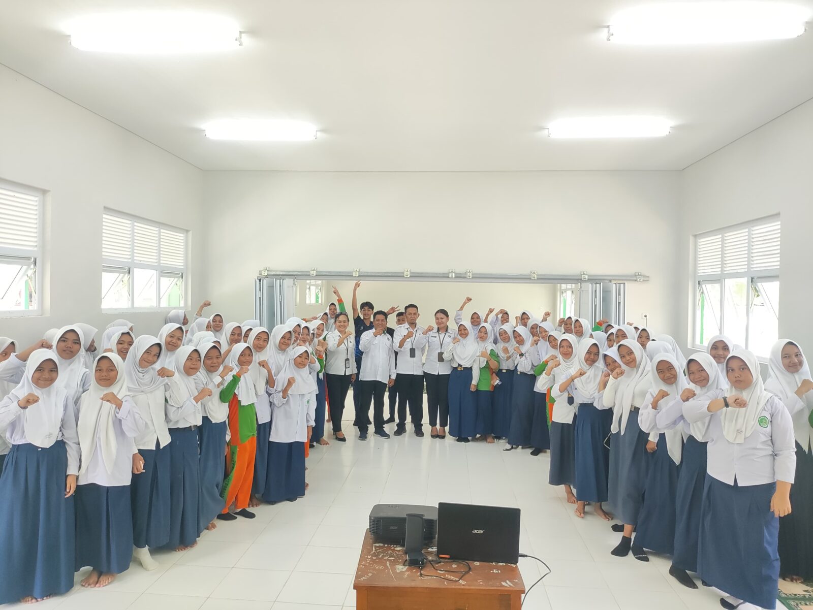 BNN Kab. Bolmong Beri Sosialisasi P4GN Kepada MTS Negeri 1 Bolaang Mongondow BNN Kab. Bolmong Beri Sosialisasi P4GN Kepada MTS Negeri 1 Bolaang Mongondow