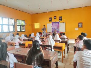 BNN Kab. Bolmong Beri Sosialisasi Bahaya Narkoba di SMA Negeri 1 Lolak BNN Kab. Bolmong Beri Sosialisasi Bahaya Narkoba di SMA Negeri 1 Lolak